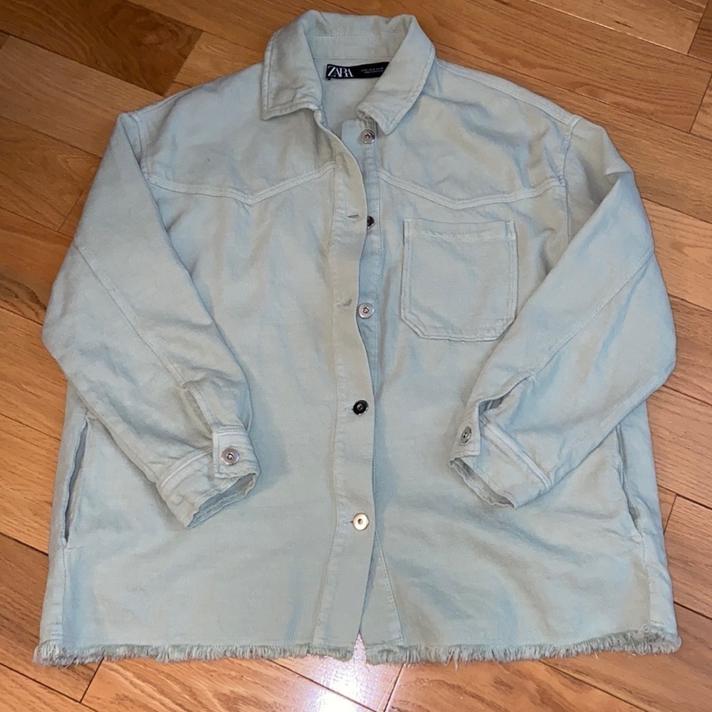 Zara button down shacket with pockets and frayed hem, lightweight, size M - Picture 2 of 9